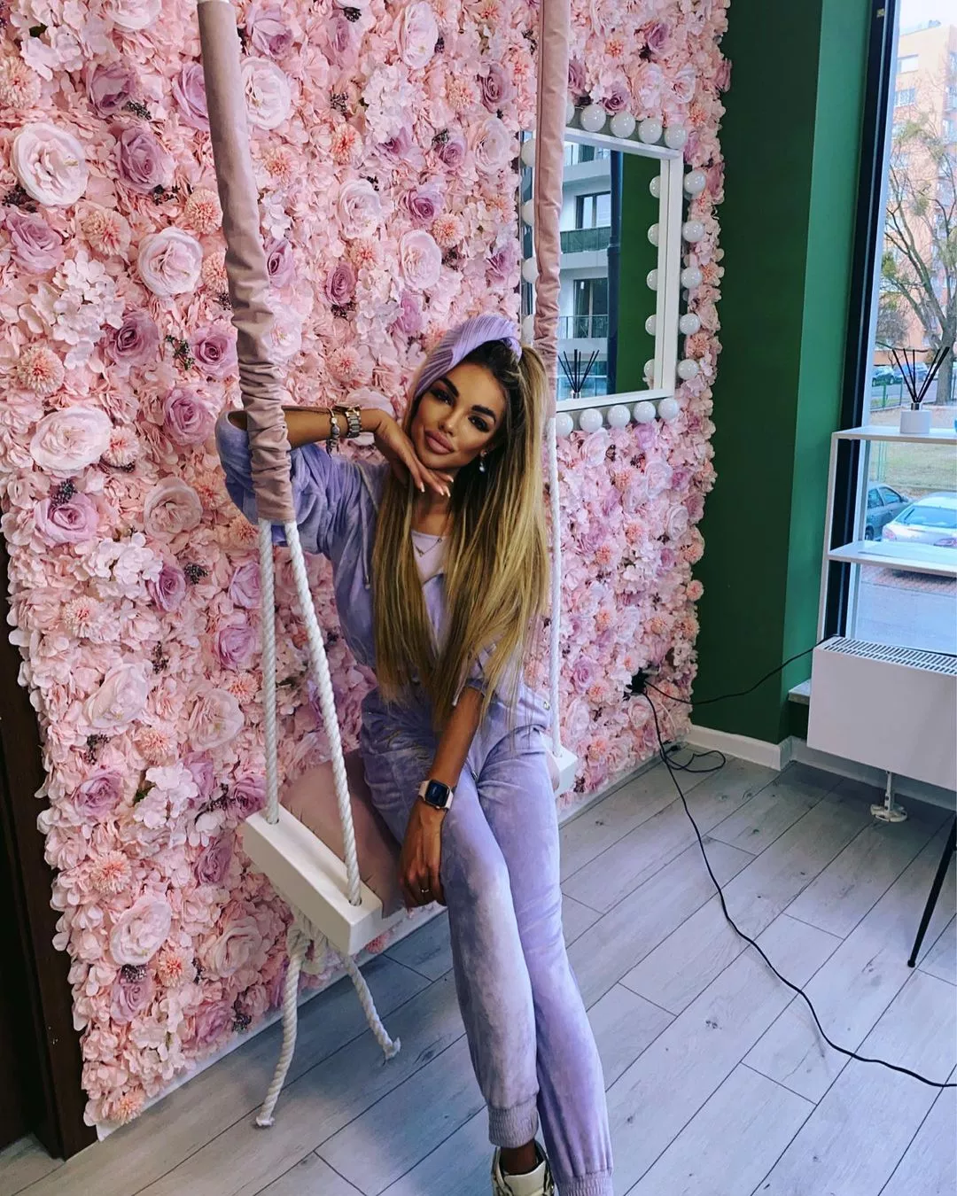 Śliczna gwiazda disco polo przyłapana w salonie urody?! Artystka poddała się popularnemu zabiegowi z którego korzysta m.in. Anna Lewandowska czy Wieniawa